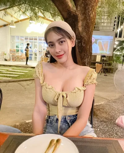 Della photo 1, asian, athletic, black hair, 164 cm, 52 kg, Large bust, Hong Kong