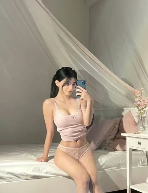 Kessy Charmante photo 4, european, slim, black hair, 175 cm, 56 kg, Medium bust, Hong Kong