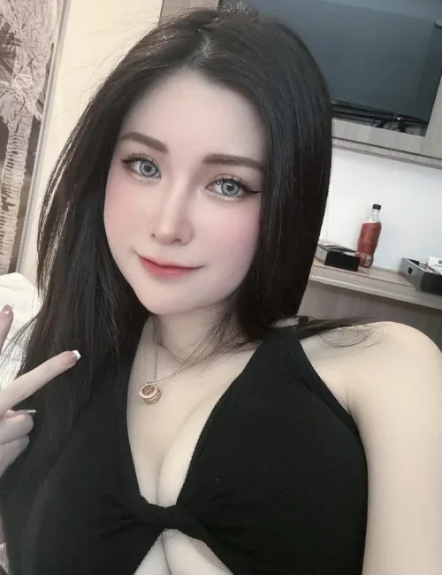 Ding Dang photo 2, asian, slim, black hair, 167 cm, 48 kg, Large bust, Hong Kong