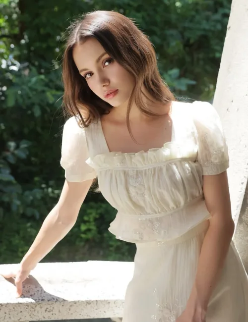 Helina photo 3, european, slim, brunette, 170 cm, 52 kg, Medium bust, Hong Kong