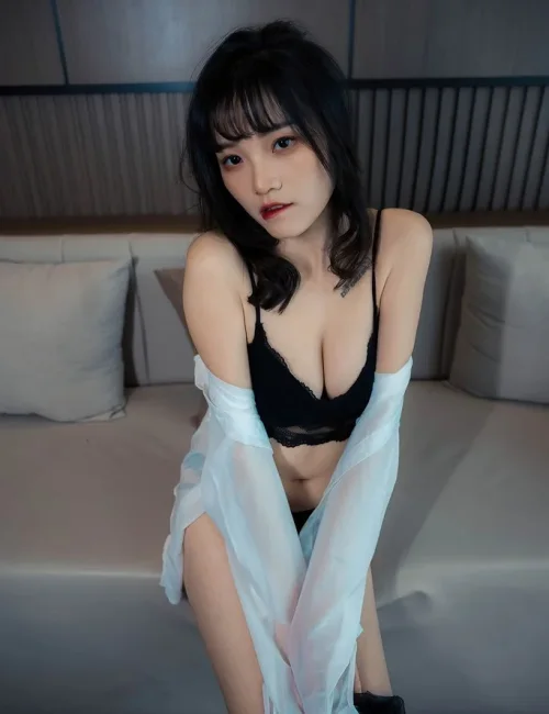 Maria photo 3, asian, curvy, black hair, 153 cm, 59 kg, Medium bust, Hong Kong