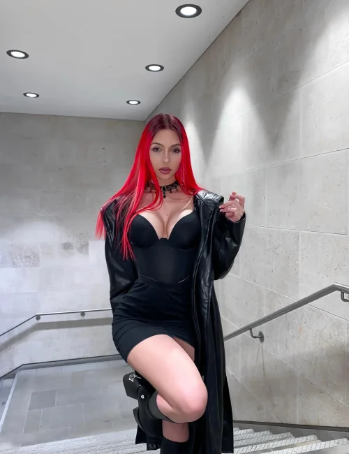 Arielle photo 3, european, average, auburn hair, 168 cm, 64 kg, Extra Large bust, Hong Kong
