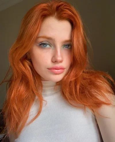 Aliko photo 1, asian, slim, red hair, 170 cm, 52 kg, Small bust, Hong Kong