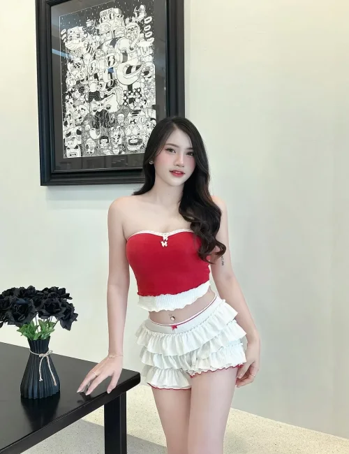 Gitta photo 1, asian, petite, black hair, 158 cm, 50 kg, Large bust, Hong Kong