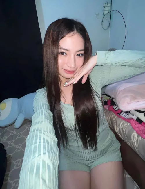 Alexandra photo 3, asian, slim, brunette, 160 cm, 44 kg, Large bust, Hong Kong