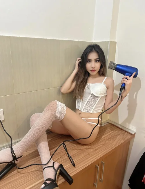Bella Vera photo 4, asian, slim, brunette, 160 cm, 46 kg, Small bust, Hong Kong