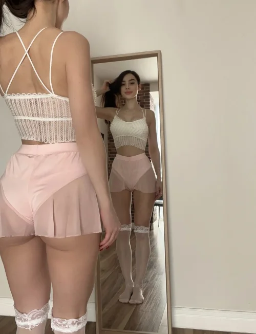 Emilyyuk photo 5, european, slim, brunette, 167 cm, 50 kg, Medium bust, Hong Kong