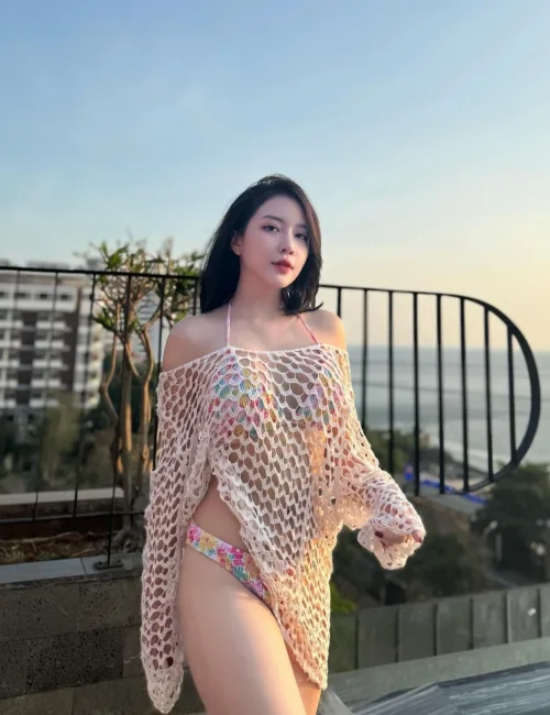 Cristia photo 6, asian, slim, black hair, 164 cm, 45 kg, Medium bust, Hong Kong