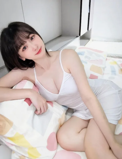 Gilly photo 3, asian, slim, black hair, 162 cm, 48 kg, Large bust, Hong Kong