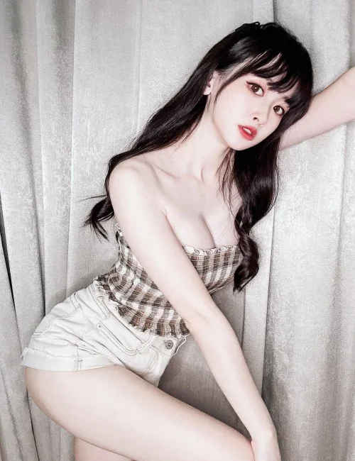 Gilly photo 4, asian, slim, black hair, 162 cm, 48 kg, Large bust, Hong Kong