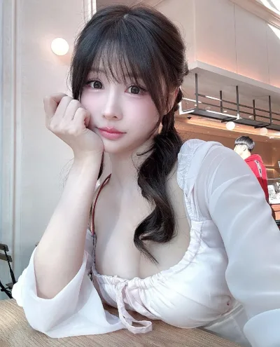Kerrat photo 1, asian, slim, black hair, 165 cm, 45 kg, Large bust, Hong Kong