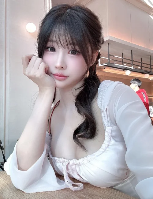 Kerrat photo 1, asian, slim, black hair, 165 cm, 45 kg, Large bust, Hong Kong