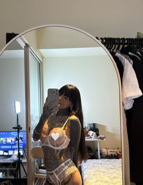 Kim photo 4, european, slim, black hair, 149 cm, 40 kg, Large bust, Hong Kong