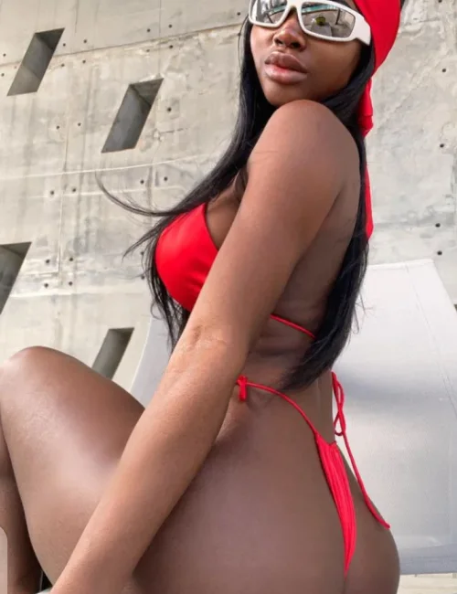Isabella photo 2, ebony, curvy, black hair, 158 cm, 67 kg, Medium bust, Hong Kong
