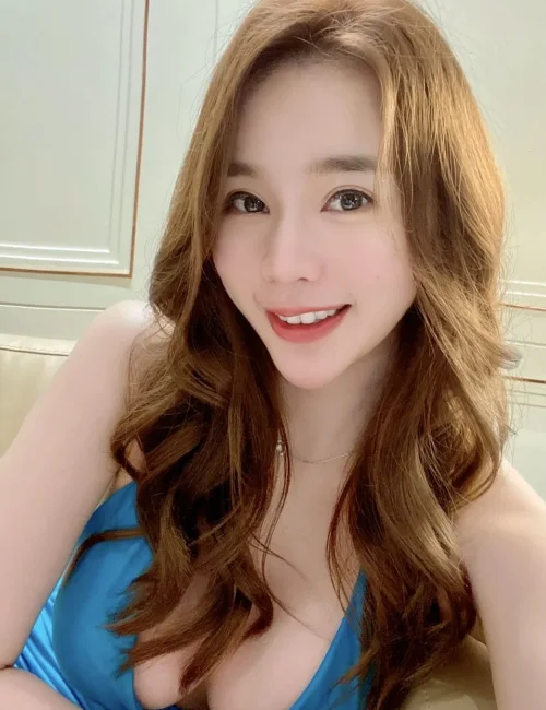 Ashley photo 3, asian, slim, red hair, 169 cm, 50 kg, Large bust, Hong Kong