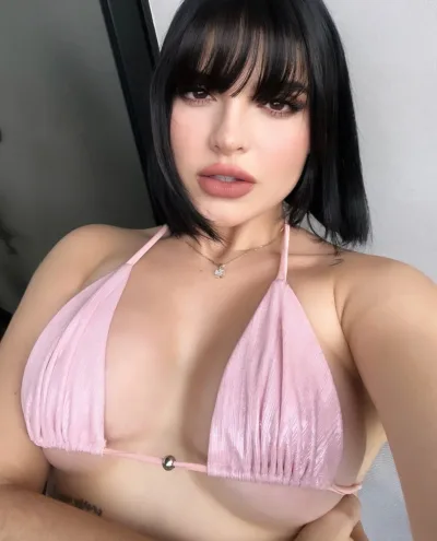 Charlotte Jade photo 1, european, average, black hair, 160 cm, 60 kg, Large bust, Hong Kong