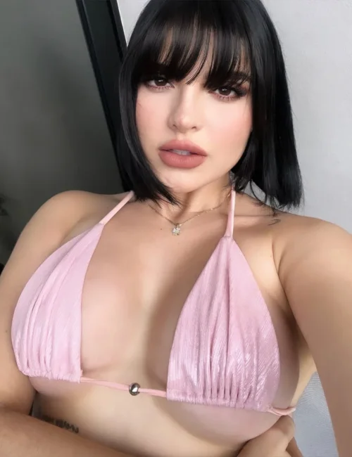 Charlotte Jade photo 1, european, average, black hair, 160 cm, 60 kg, Large bust, Hong Kong