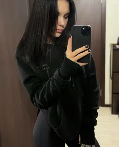 Zari photo 1, asian, average, black hair, 168 cm, 65 kg, Small bust, Hong Kong