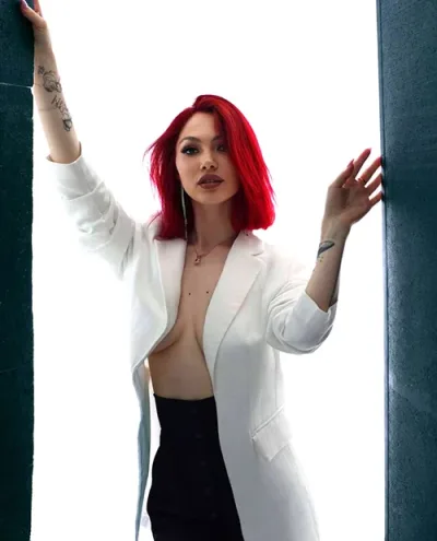 Evva photo 1, european, average, red hair, 163 cm, 65 kg, Medium bust, Hong Kong
