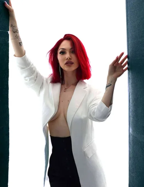 Evva photo 1, european, average, red hair, 163 cm, 65 kg, Medium bust, Hong Kong