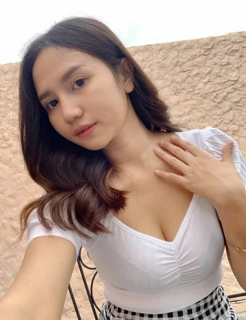 Adhe Yuliana photo 7, asian, slim, brunette, 168 cm, 48 kg, Medium bust, Hong Kong