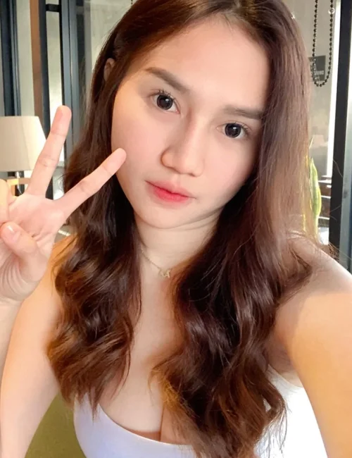 Adhe Yuliana photo 8, asian, slim, brunette, 168 cm, 48 kg, Medium bust, Hong Kong