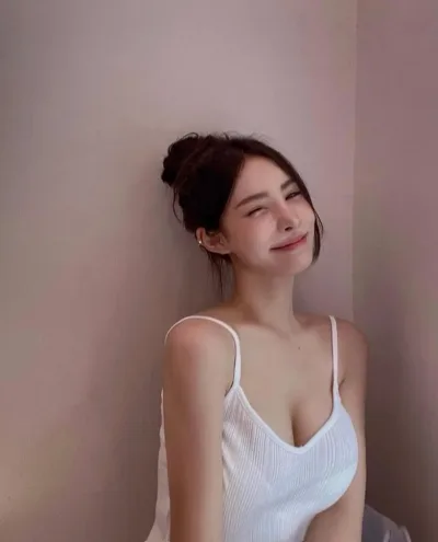 Amy photo 1, asian, athletic, black hair, 167 cm, 55 kg, Large bust, Hong Kong
