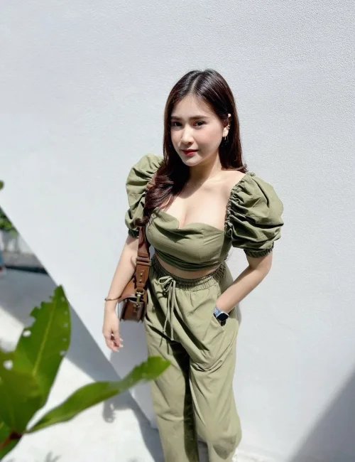 Olla Niara photo 3, asian, petite, brunette, 160 cm, 48 kg, Large bust, Hong Kong