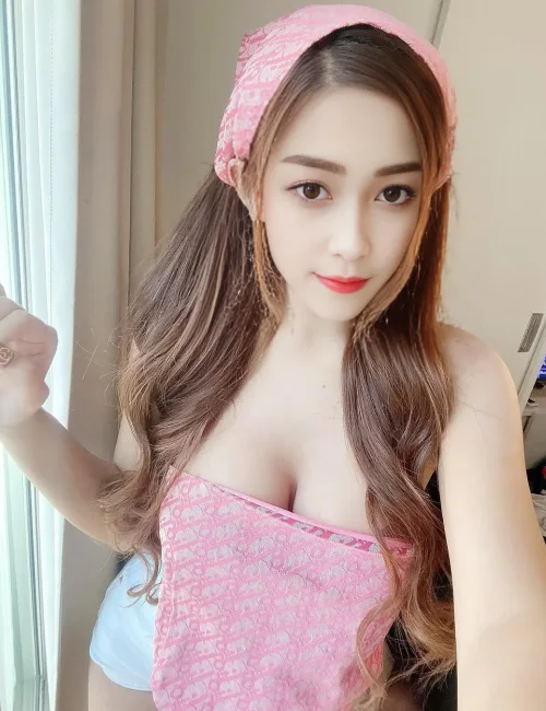 Dellla photo 5, asian, slim, brunette, 166 cm, 50 kg, Extra Large bust, Hong Kong