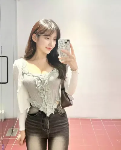 Imily photo 1, asian, slim, black hair, 175 cm, 52 kg, Medium bust, Hong Kong