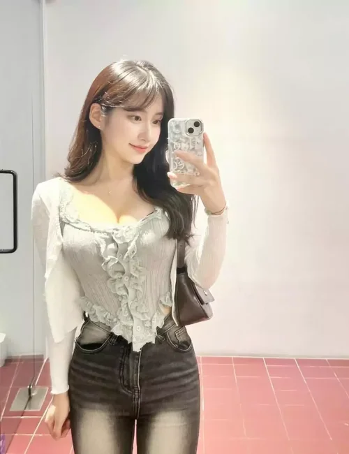 Imily photo 1, asian, slim, black hair, 175 cm, 52 kg, Medium bust, Hong Kong