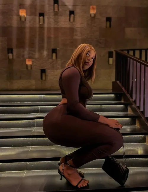 Ofthenight photo 1, ebony, curvy, blonde hair, 171 cm, 80 kg, Large bust, Hong Kong