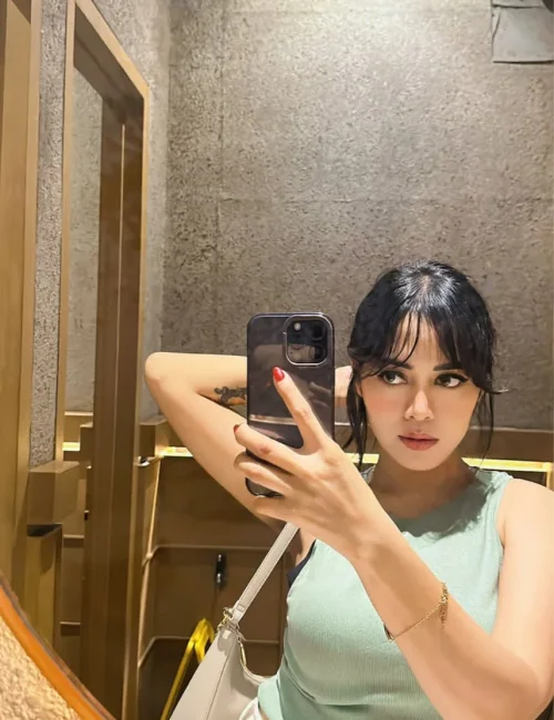 Safira photo 4, asian, slim, black hair, 165 cm, 50 kg, Large bust, Hong Kong
