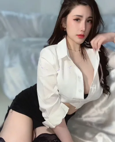 Lily photo 1, asian, athletic, black hair, 168 cm, 54 kg, Extra Large bust, Hong Kong