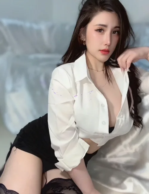 Lily photo 1, asian, athletic, black hair, 168 cm, 54 kg, Extra Large bust, Hong Kong