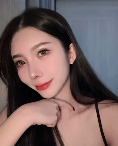 Camila photo 1, asian, slim, black hair, 166 cm, 49 kg, Medium bust, Hong Kong
