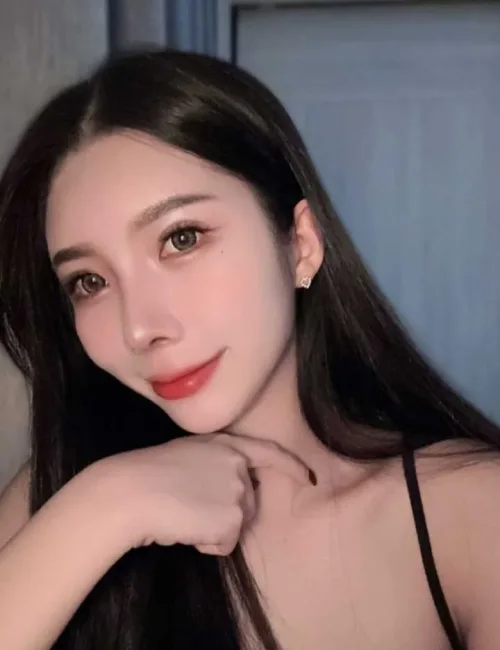 Camila photo 1, asian, slim, black hair, 166 cm, 49 kg, Medium bust, Hong Kong