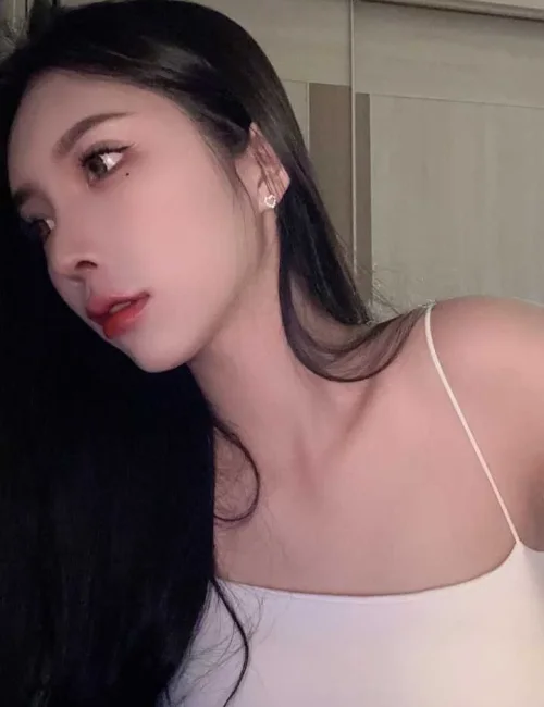 Camila photo 2, asian, slim, black hair, 166 cm, 49 kg, Medium bust, Hong Kong