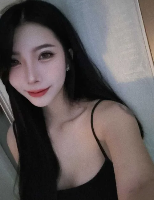 Camila photo 3, asian, slim, black hair, 166 cm, 49 kg, Medium bust, Hong Kong