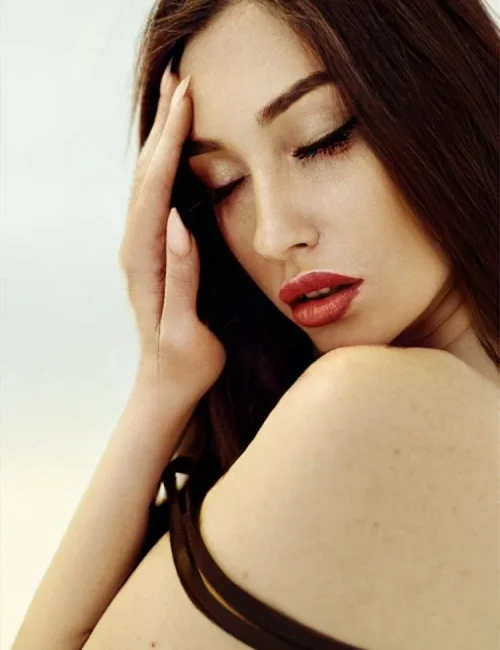 Emma photo 8, european, athletic, black hair, 169 cm, 54 kg, Medium bust, Hong Kong