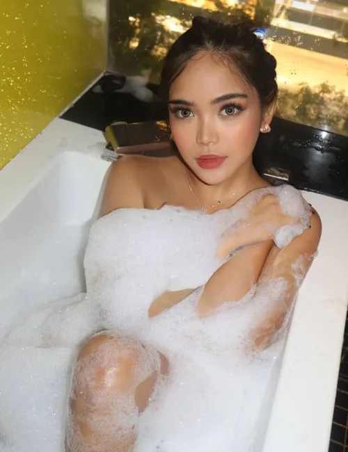 Ensy photo 1, asian, athletic, black hair, 164 cm, 53 kg, Extra Large bust, Hong Kong