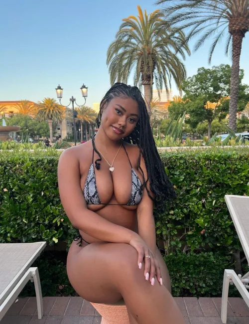 Miss Jasmine photo 4, asian, curvy, black hair, 171 cm, 78 kg, Extra Large bust, Hong Kong