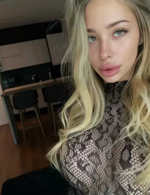Tina photo 3, european, slim, blonde hair, 174 cm, 55 kg, Large bust, Hong Kong