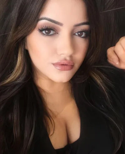 Demet photo 1, european, average, brunette, 163 cm, 61 kg, Extra Large bust, Hong Kong