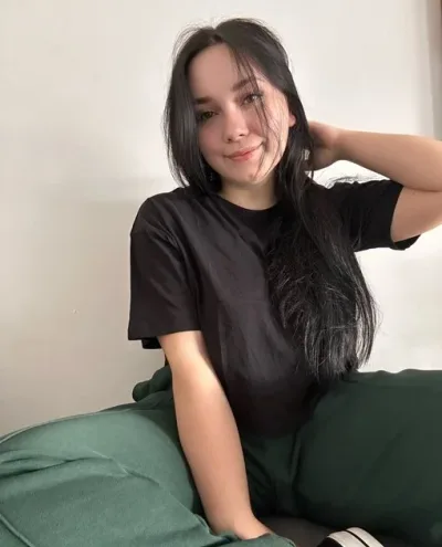 Lydia photo 1, european, average, black hair, 163 cm, 65 kg, Extra Large bust, Hong Kong