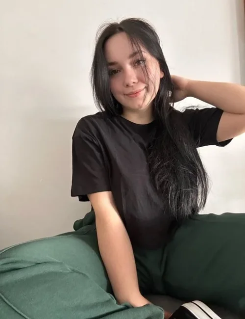 Lydia photo 1, european, average, black hair, 163 cm, 65 kg, Extra Large bust, Hong Kong