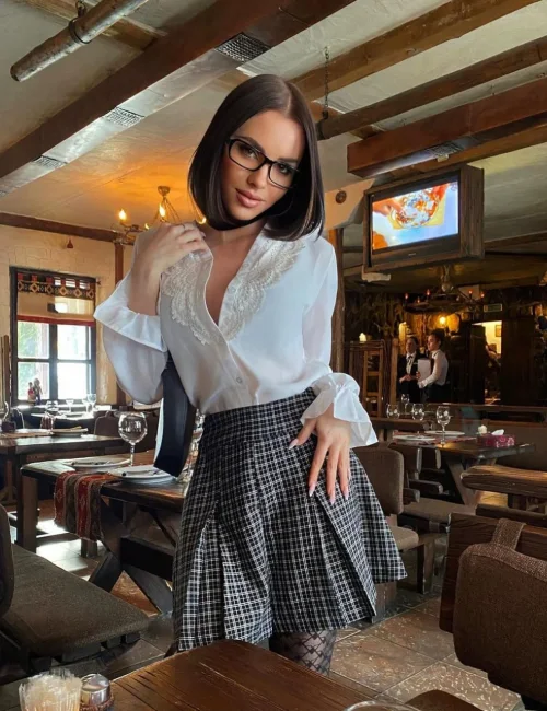 Miranda photo 4, european, athletic, brunette, 167 cm, 52 kg, Small bust, Hong Kong
