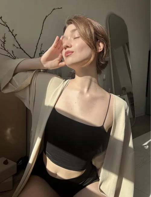Shura photo 3, european, athletic, brunette, 170 cm, 55 kg, Small bust, Hong Kong