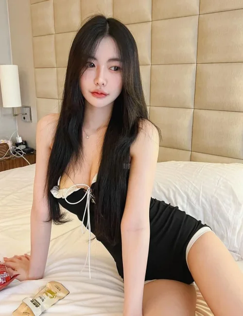 Canissa photo 2, asian, slim, black hair, 171 cm, 49 kg, Medium bust, Hong Kong
