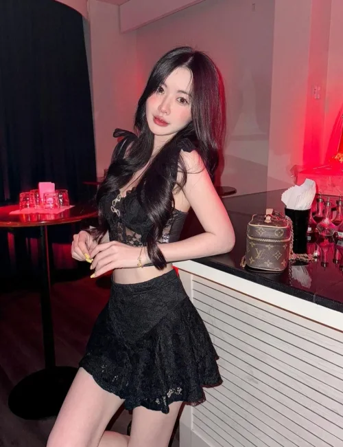 Canissa photo 3, asian, slim, black hair, 171 cm, 49 kg, Medium bust, Hong Kong